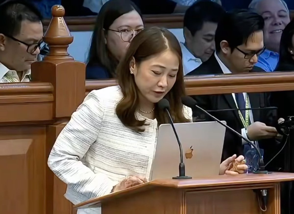 inquirerdotnet's tweet photo. ‘IT BRINGS ME COMFORT, CONFIDENCE’ 

WATCH: Counsel for the prosecution team Mae Divinagracia says the wooden cross she is holding during the impeachment trial is something she always carries in hearings and trials as it gives her comfort, confidence, and clarity. #VPonTrial | @bellepechayINQ 

Follow our live updates here: https://t.co/p9fWTYRs6h

Watch our livestream here: https://t.co/9KIZb6oRyf