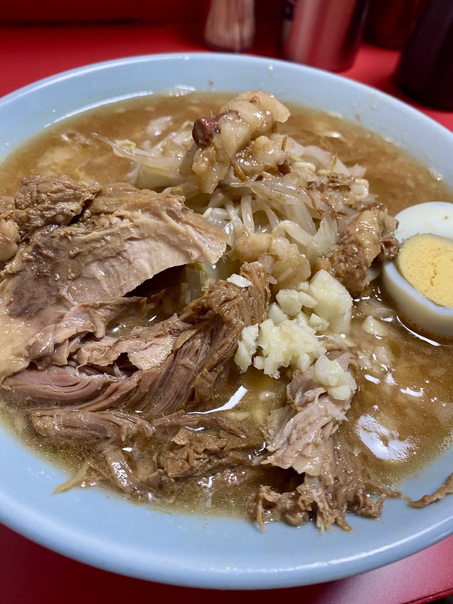 misa_ramen's tweet photo. ラーメン富士丸 明治通り都電梶原店 #梶原 

初富士丸🗻
ラーメン半分（200g）
ニンニク少なめ🧄

麺のゴワワシ具合といい、野菜のクタ具合といい、豚のホロトロ具合といい、美味しすぎた〜😆❤️‍🔥

ご馳走様でした😋 https://t.co/3CFkg1dYX4