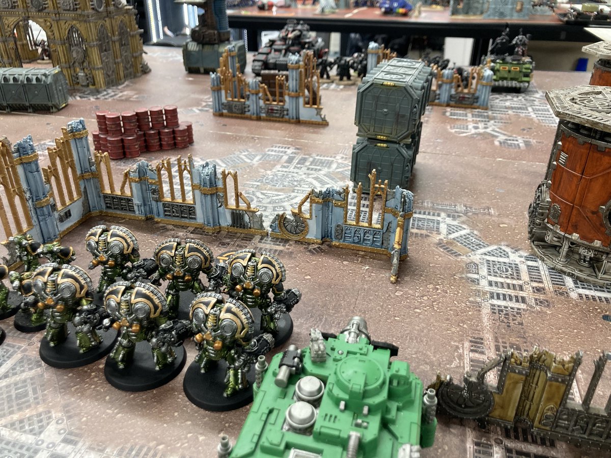 Gfive0193's tweet photo. ライノシャーシが40kでレジェンド入りして落ち込んでるキミ、ホルスヘレシーをやりなさい
ヴィンディケイターだとブラストテンプレートで歩兵をまとめて吹っ飛ばしたり、
たまに射撃ミスって自分に跳ね帰ってきた主砲を喰らったりするおちゃめさんだ！ https://t.co/51mNk2sGJq