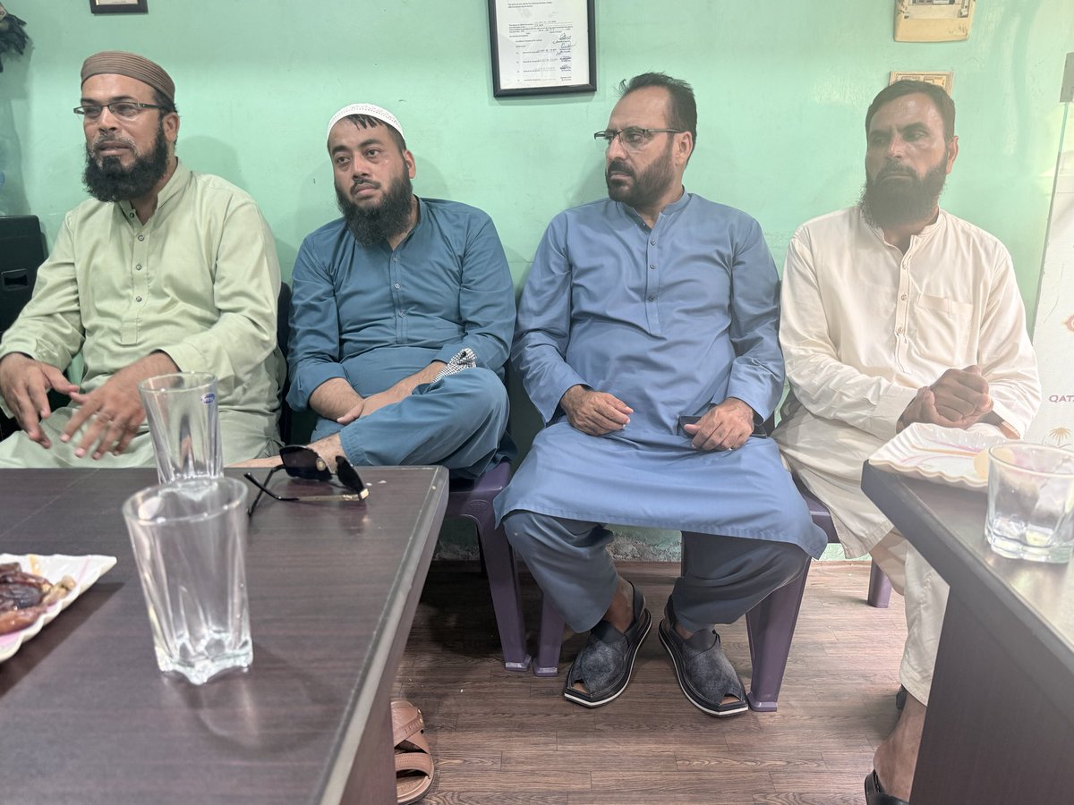 iGhazanfarAziz's tweet photo. لاہور: مرکزی ترجمان جے یو آئی اسلم غوری صاحب کی ہمارے دفتر تشریف آوری

اس موقع پر حافظ ندیم اسلم، طارق شاہ، ڈاکٹر محمد حسین شاہد، عمران رشید بٹ ودیگر بھی موجود تھے

جماعتی اور تازہ سیاسی صورتحال پر دلچسپ تبادلہ خیال https://t.co/KxpjFn7caA