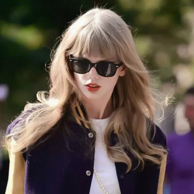 LAgnes54751's tweet photo. 🌞 🧢 🎉 🧳 👑 Living for these crisp autumn nights https://t.co/nXKcpOvK3E