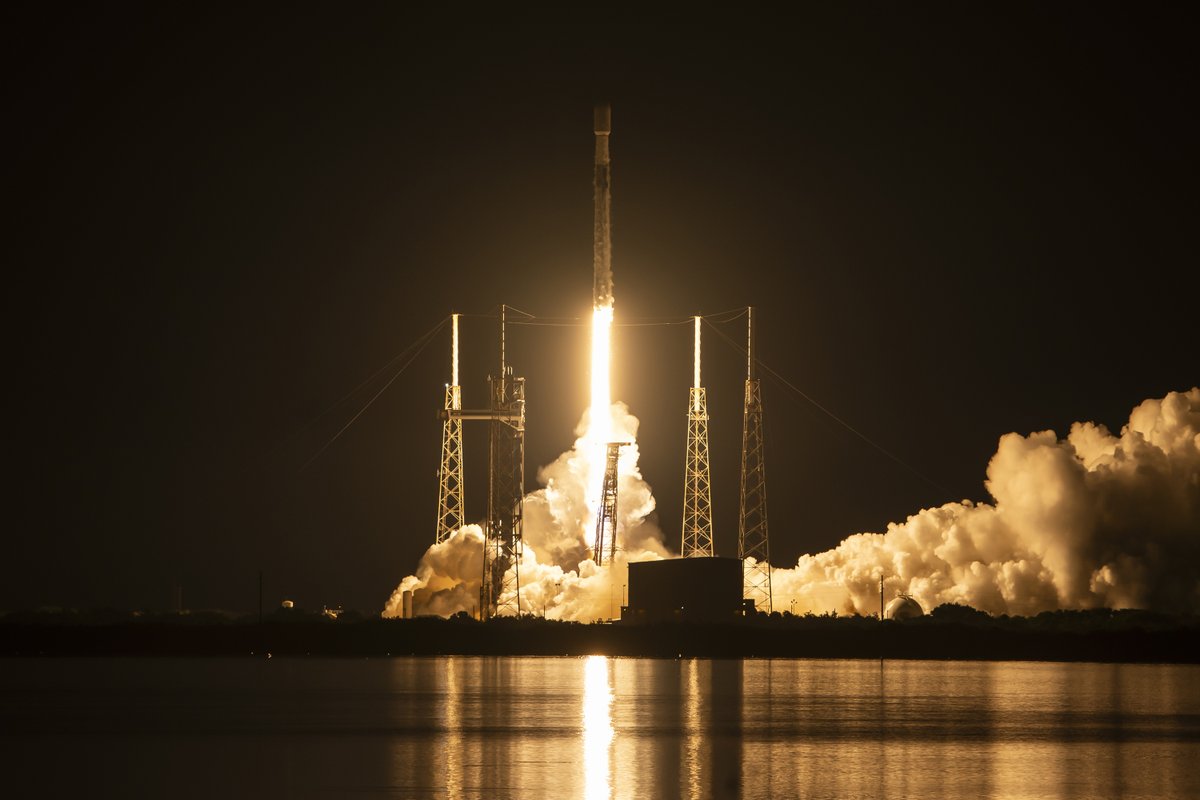 SpaceX's tweet photo. Falcon 9 launches 29 @Starlink satellites from Florida https://t.co/9VqdPjdcpr