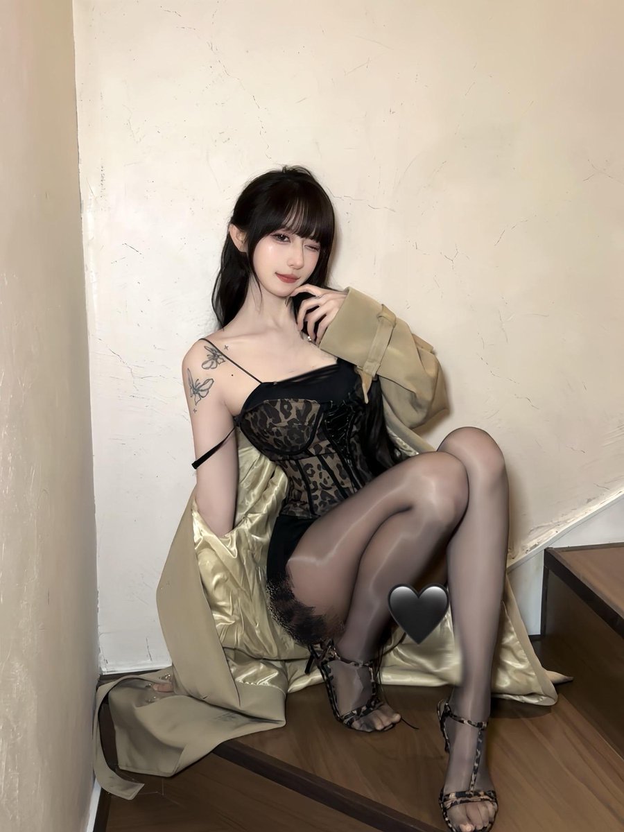 TiffanySil87366's tweet photo. #御姐
你说只��路过，可我已经把位置让给你了。 https://t.co/H2M6iKc2Ha