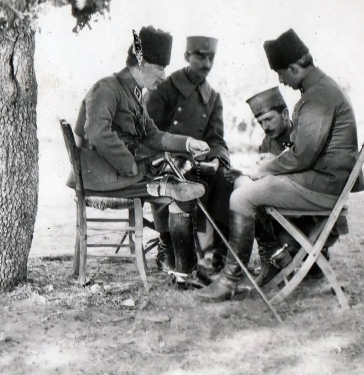 OKANYASARELBASI's tweet photo. Büyük Taarruz yarın sabah baslayacak..
41 yaşındaki Mustafa Kemal'in komutasındaki ordu, 15 günde 450 km yol alarak ülkeyi düşmandan temizleyecek..
Bu gece başınızı yastığa koyduğunuz zaman,

Hatırlayın..Gururlanın..🇹🇷
#BüyükTaaruz 
#Atatürk https://t.co/zdyf497PE2
