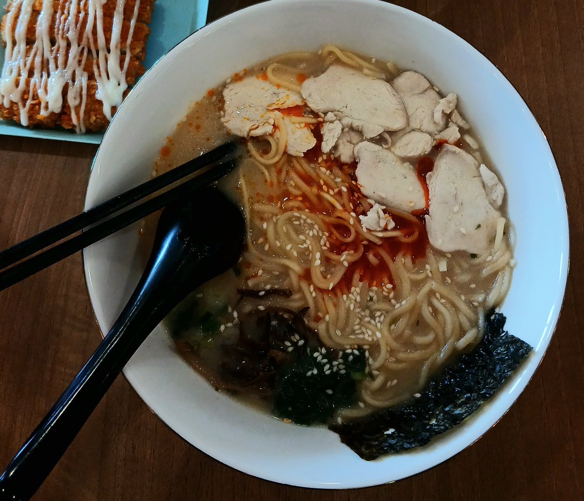 ryulilui's tweet photo. yh slmt mkn yak smwa, kecuali ohyuldan yg uda kekenyangan itu https://t.co/kvJ5RB7oDf