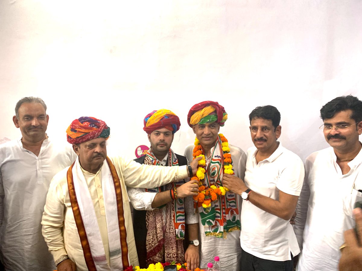 RaghusharmaINC's tweet photo. हमारे नेता श्री राहुल गांधी जी के नेतृत्व में एवं काँग्रेस विचारधारा में विश्वास रखते हुए भारतीय जनता पार्टी केकड़ी के पूर्व नगरपालिका चेयरमैन एवं 2023 के केकडी विधानसभा क्षेत्र से भाजपा के विधायक के टिकट के दावेदार रहे श्री अनिल मित्तल जी ने आज काँग्रेस परिवार की सदस्यता ग्रहण की। हम सभी काँग्रेस परिवार के लोग आपका पार्टी में हार्दिक स्वागत करते एवं उम्मीद करते हैं कि आपके आने से केकडी विधानसभा क्षेत्र में काँग्रेस पार्टी को एक नई ऊर्जा मिलेगी। #kekri @RahulGandhi @INCIndia @kharge