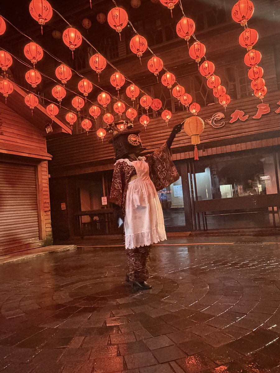seat755_oh's tweet photo. ︎︎︎︎︎ ︎︎︎︎︎ ︎︎︎︎︎ ︎︎︎︎︎ ︎︎︎︎︎ ︎︎︎︎︎
夜の九份には、
人ならざるものもよく似合う。

 #九份老街  #異形頭 https://t.co/Bx3pWElnaL