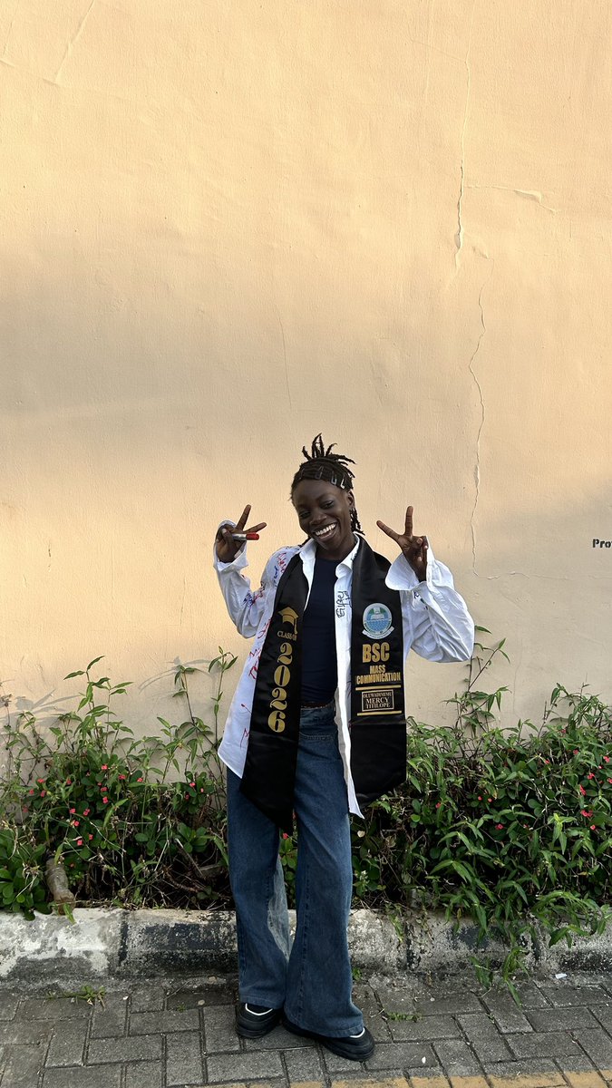 Tee__tee__8's tweet photo. The part where I sign out 🥹. Grateful to God like mad. https://t.co/wzEX5sQBeL
