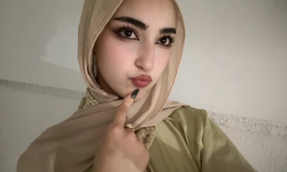 pomlipo's tweet photo. اخت الديوث 

تبغى تعال خاص https://t.co/PqNPG1g0mb