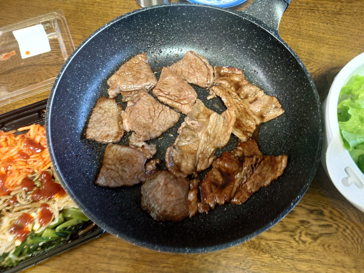 naot1968's tweet photo. #宅呑み #焼肉
本日はがっつりと��肉パーティ♥
ビールが進むヽ(｀▽´)/ https://t.co/ARiA6AnMr2
