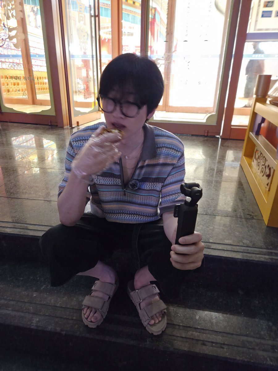 itismurmuring's tweet photo. 구남친                                              현남편 https://t.co/tMaZWfDHpt