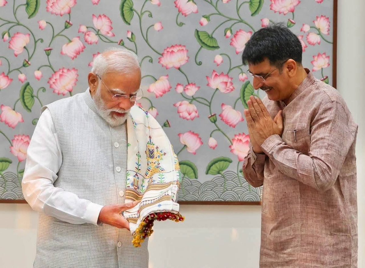 devjichaudhary's tweet photo. @ChaudhryShankar @Aum_ashok અદભૂત ક્ષણ 🇮🇳🙏🎉 https://t.co/lZTy2xMg0X