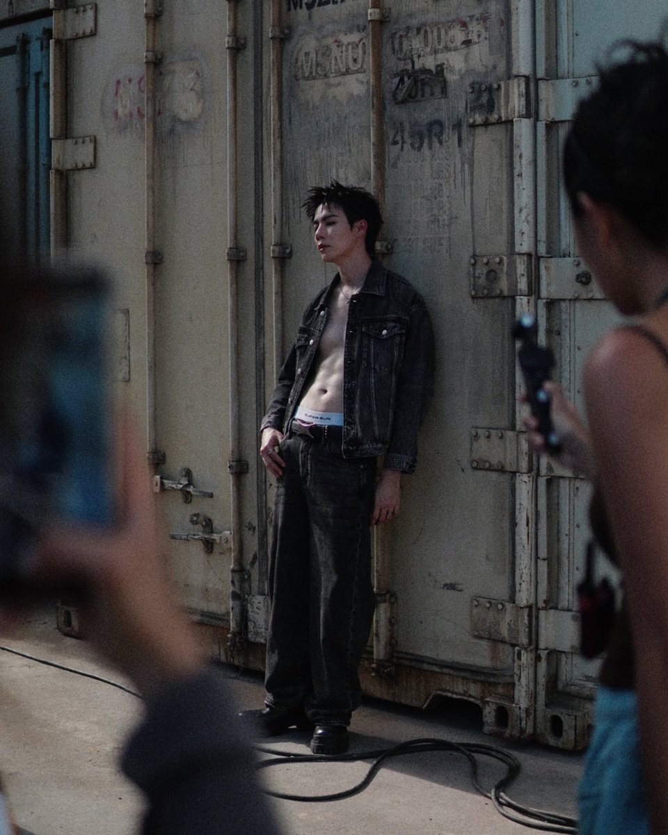 ssupersun's tweet photo. A special model on set

#SUPERSUN
#SUPERSUNCULTURE https://t.co/lIRwQ5GYSD