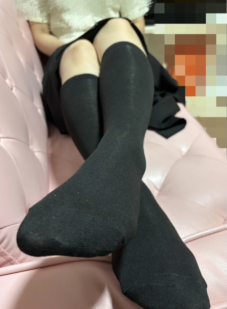 feti9292's tweet photo. 🧦🔥靴下プレゼントチャンス🔥🧦  

本日は【ななせちゃん���の靴下 じっくり熟成中…😏✨
 ななせちゃんとお遊びで
【先着1名様限定】でプレゼント🎁 

 完全早い者勝ち‼️ 
争奪戦はすでにスタート中🔥🔥

  お問い合わせだけでも大歓迎🙆‍♂️
 ↓お店情報はこちらから📲✨  
https://t.co/1papW8GUbL https://t.co/nUPGdgsHDg