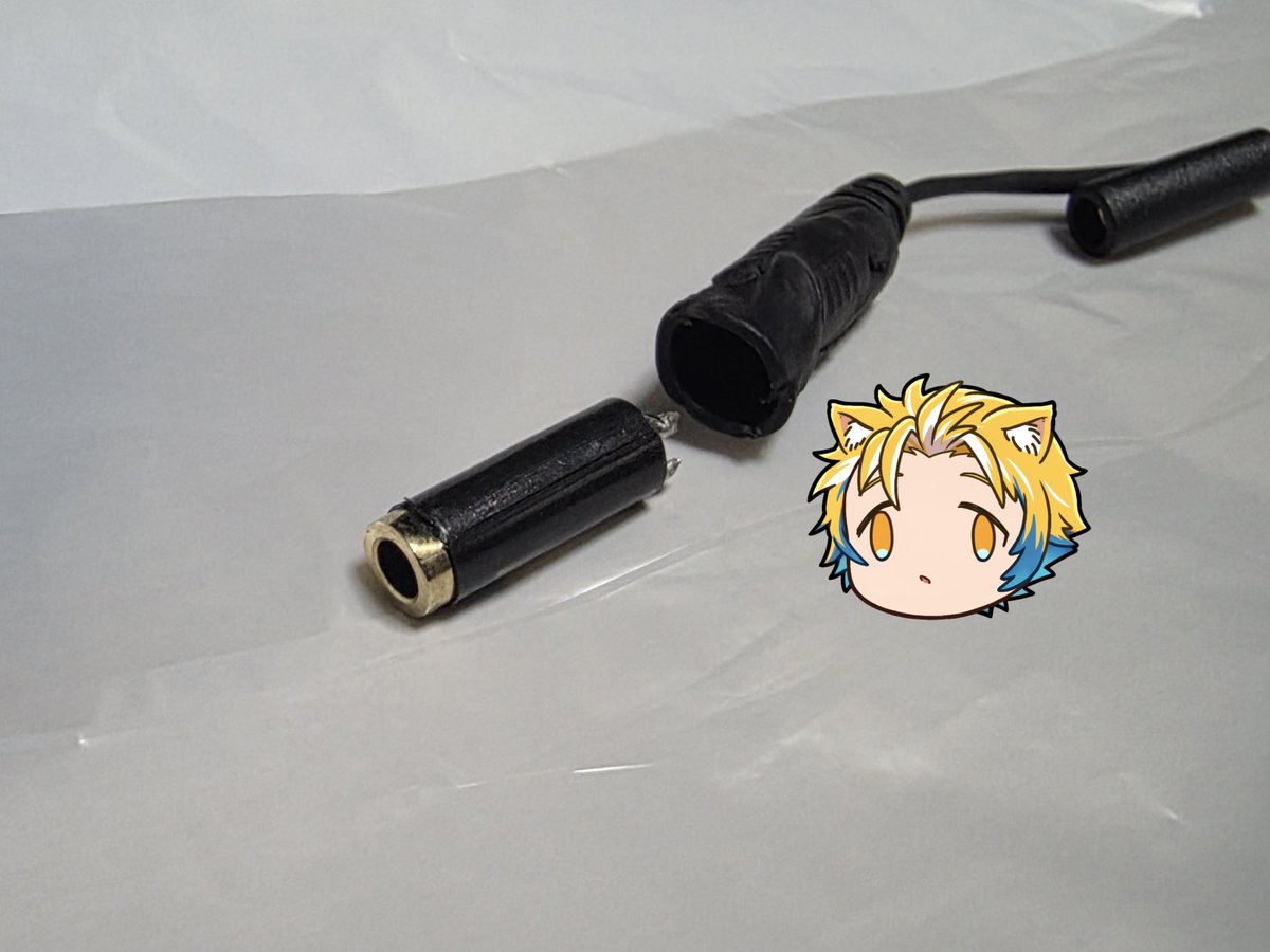 10501019's tweet photo. JESIMAIKのH7S買ってみた。(散財)
B+COM SB6XRから乗り換え。
取り外しや充電に不満だったので最近勢いのあるJESIMAIKをチョイス。
配線ホールに��理くり通そうとしてマウントの配線端子破損。
H5・H6の付属品キットを買って無事設置。(ベースマウントは��換ある模様)
(H7Sのキットは今月末発売らしい https://t.co/1KGQQIqDgf