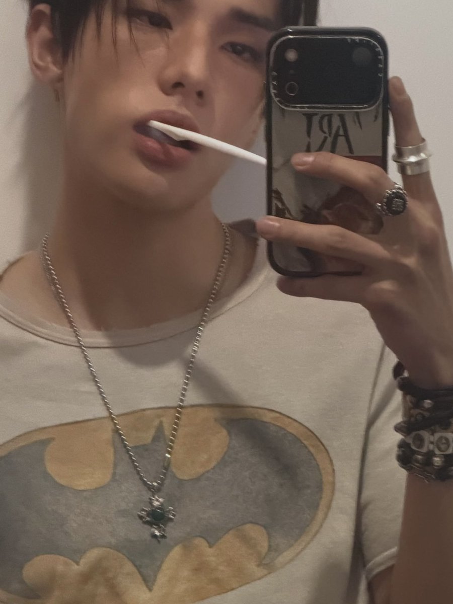 hyunecafe's tweet photo. HWANG HYUNJIN??!! https://t.co/k73jISXAQu