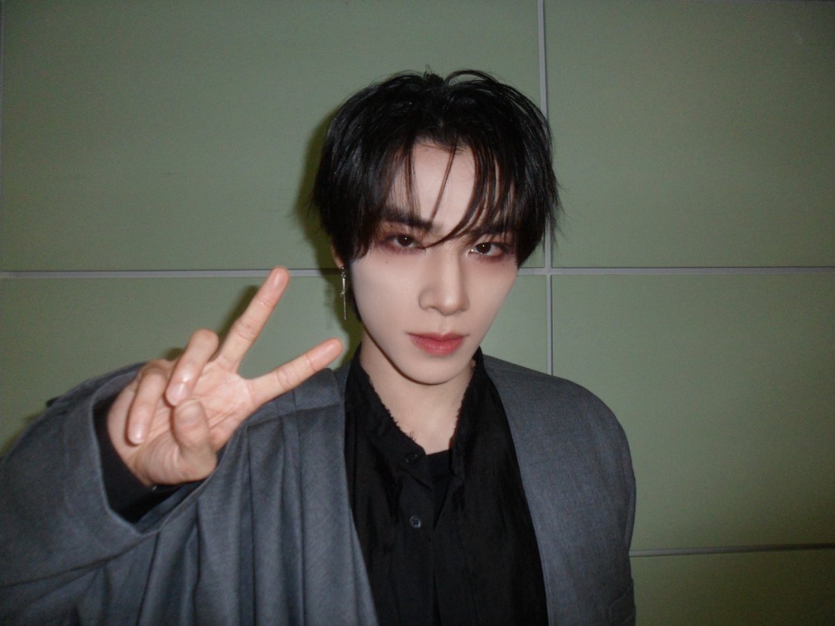 WayV_official's tweet photo. Bits &amp; pieces 𓂃 ࣪˖ ✦

EVERYTHING, ALL AT ONCE, NEO
https://t.co/2yfSvTGNph 

#WayV #威神V #鸢
#WayV_VisionWings
#NCT_10TH_ANNIVERSARY https://t.co/zjYjm0U6EJ