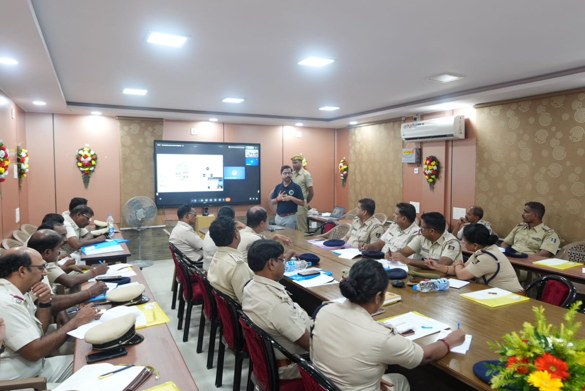 igcrcuttack's tweet photo. @CMO_Odisha @homeodisha @IPR_Odisha @odisha_police @DGPOdisha @CoERS_IITM Organised by Odisha Police in coordination with STA, Odisha, with technical experts from IIT Madras, the programme aims to strengthen professional capacity and promote safer roads.

#RoadSafety #CrashInvestigation #OdishaPolice #CentralRange https://t.co/2L0UZhNI1J