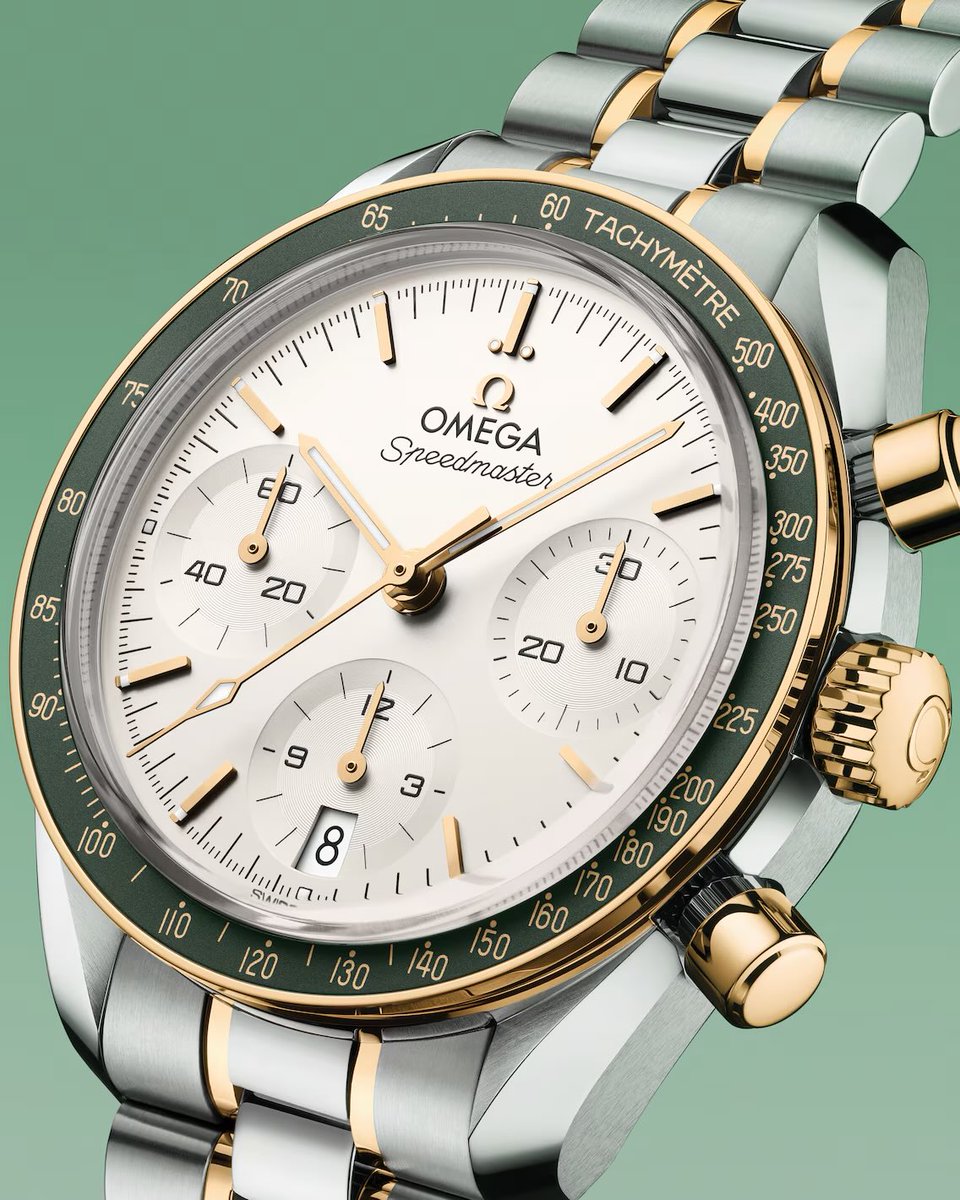 threec_kitahara's tweet photo. 【omega】
38mmスピードマスターが新型として登場！

伝説的ムーンウォッチのシグネチャーデザインコードを最も忠実に継承した新作「スピードマスター 38」。
新たに7つのモデルが、「スピードマスター 38」コレクションに追加です！

ブラックダイアルモデルは、ラッカー仕上げのブラックダイアルとブラックアルミニウム製ベゼルを組み合わせ、針とインデックスにはホワイトスーパールミノヴァを。
ブレスは3列のブラッシュ仕上げリンクと、2列のポリッシュ仕上げスモールリンクを採用。

「ドット・オーバー 90」を配し、内部にはコーアクシャル キャリバー3332を搭載。

アンダー100万なのも魅力的。