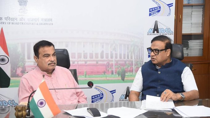 MoliDeka's tweet photo. Assam CM Himanta Biswa Sarma met Union Minister Nitin Gadkari to review flood-damaged highways and discuss the progress of major road projects across the state.
#HimantaBiswaSarma #NitinGadkari #Assam #RoadInfrastructure #HighwayDevelopment #AssamNews https://t.co/neQ4r9Gzph