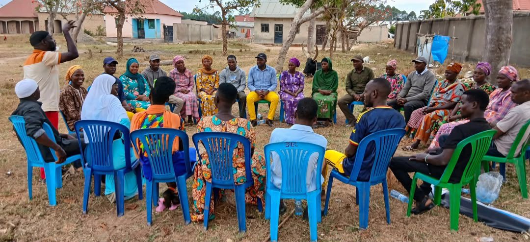 geraldbarekye's tweet photo. Happening now! 
Community dialogue on energy demands for EACOP host communities.These dialogues are capturing energy communities are using ,issues they are facing and recommendations to end energy crisis right way from grassroots communities.
#Energytransition 
#RenewableEnergy https://t.co/DuXpd7il6A