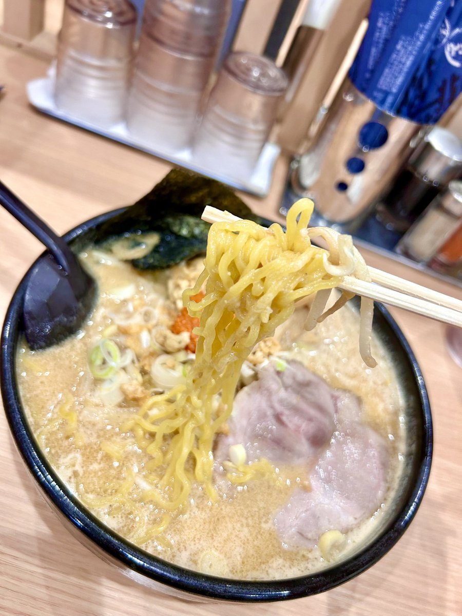 putyumaru's tweet photo. ドカ食いだーーー！！
白味噌ラーメン思いっきり食べる！！ https://t.co/1i3oGJx360