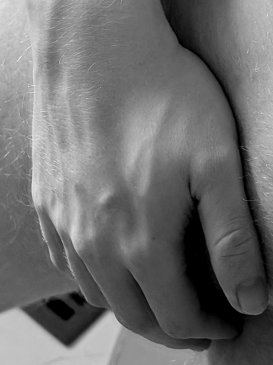 domm4u's tweet photo. Let me slide my hands up and around your pretty neck so I can show you how good you look being choked <3

#nsfwtwt #choke #hand https://t.co/Sb2p52KoVL