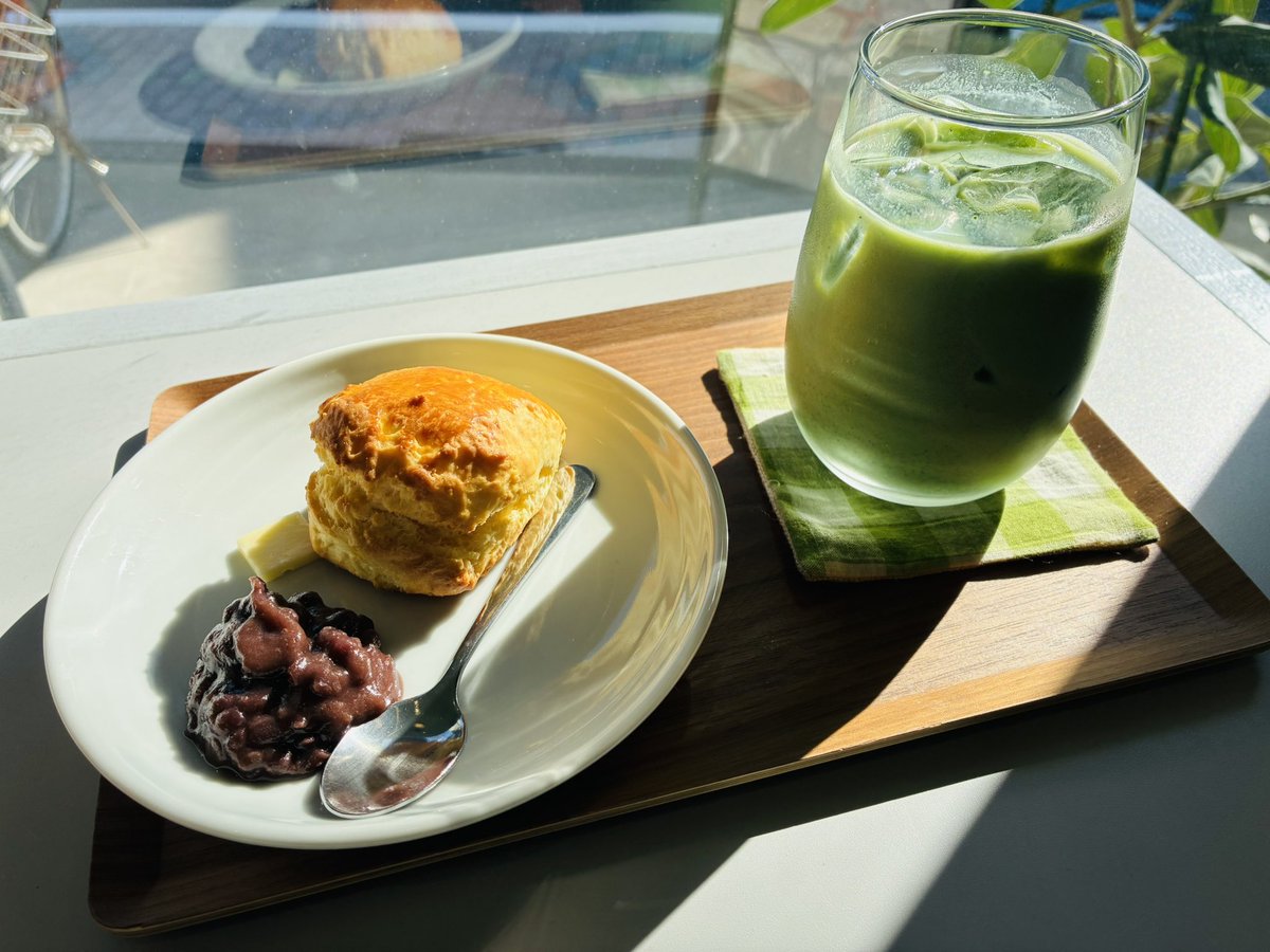 kotobldg's tweet photo. 今日のオヤツ

ufu mamさんのスコーン（あんバター）
@ufu_mam 

葵工房さんのアイス抹茶オレ
@aoikoubou_tea https://t.co/nCpKpUNhW3