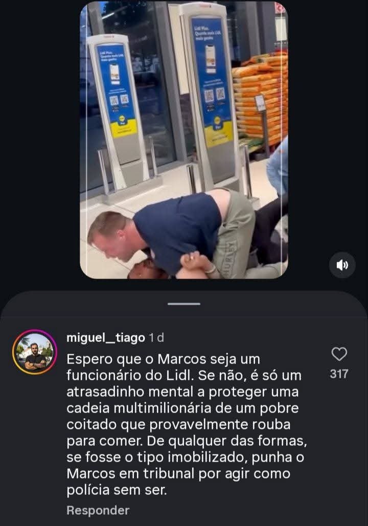 VFAzevedo's tweet photo. Marcos, cliente que estava numa loja do LIDL deteve até a chegada da polícia, um indivíduo que tentou agredir uma funcionária e roubar
Abaixo está o comentário de um jumento atrasado mental,que já foi deputado pelo inútil @pcp_pt 
Se o vires chama a polícia, ele é perigoso https://t.co/OYr6whuanM
