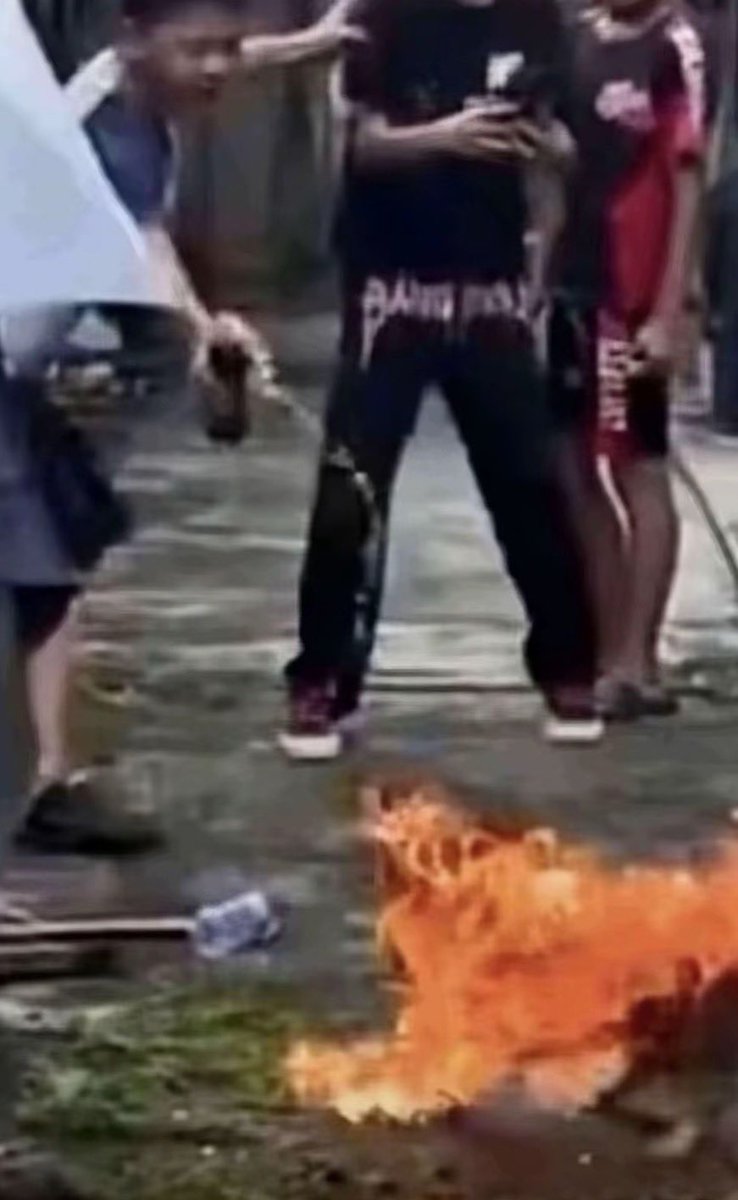 DakeLee521's tweet photo. This is the inhumane Chinese law. This is Chinese education. A country that does not fear life will perish sooner or later. https://t.co/cPIM33nMYR