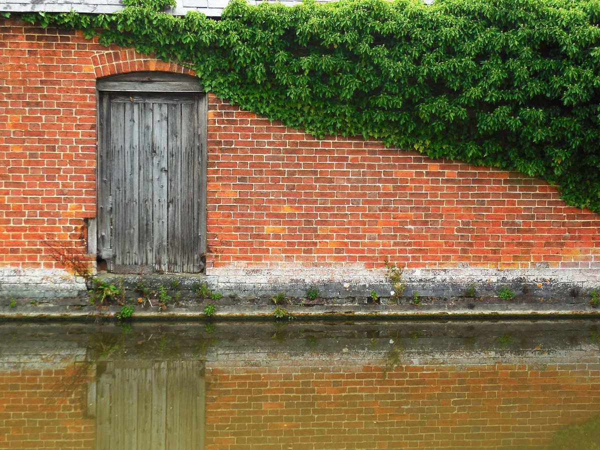 retired_tom's tweet photo. My photos from #August 2019
@CanalRiverTrust #OxfordCanal #Aynho #Heyford #Lock #Bridge #LiftBridge #Narrowboat #Reflections
#Canals & #Waterways can provide #Peace & #calm for your own #Wellbeing #Lifesbetterbywater #KeepCanalsAlive https://t.co/BTAQLmAAxt