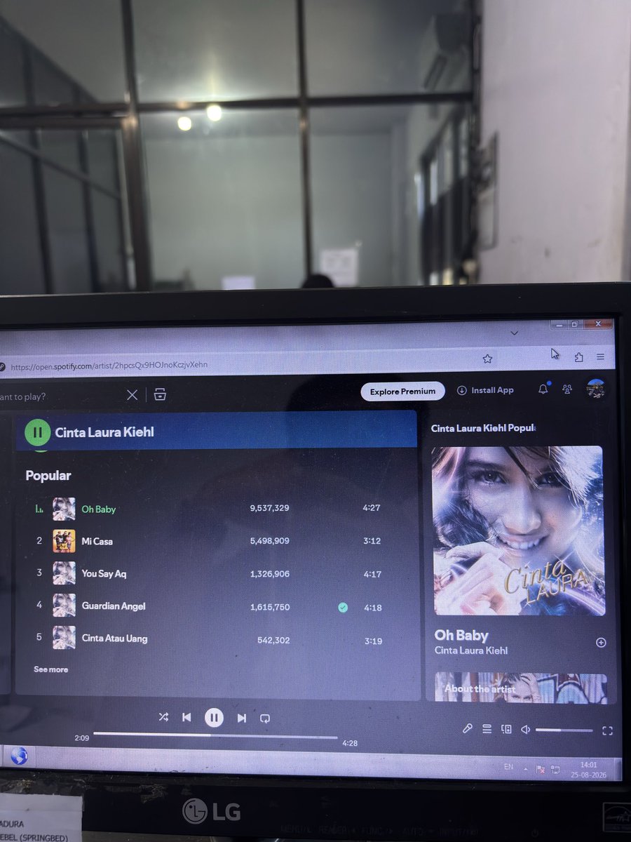 sidhosss's tweet photo. Lagu random di siang hari biar tdk mengantuk wkwk https://t.co/Af8rC3BqAN