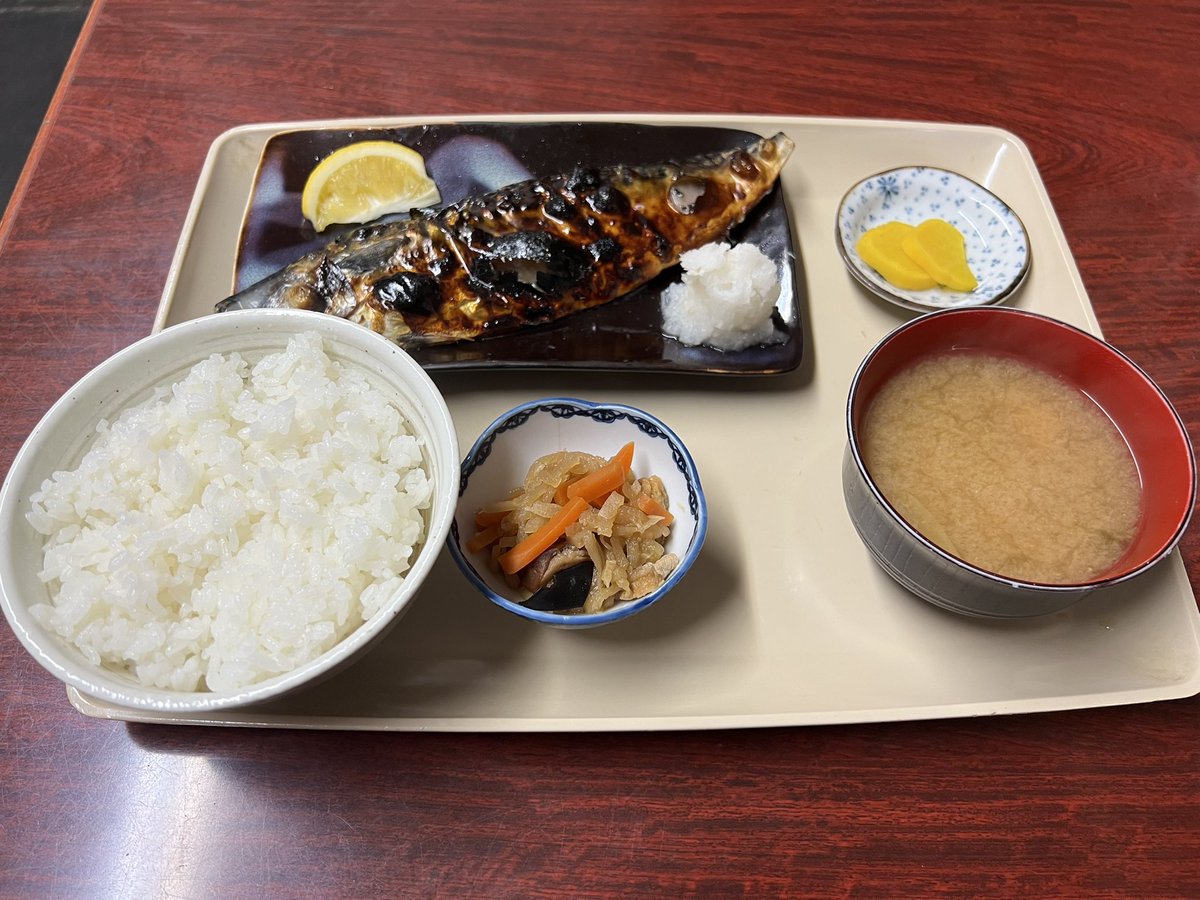 osugi_810's tweet photo. 休日の朝ご飯は松林堂で
さばの塩焼定食でした♬😋✨ https://t.co/hcgZOZTIIC