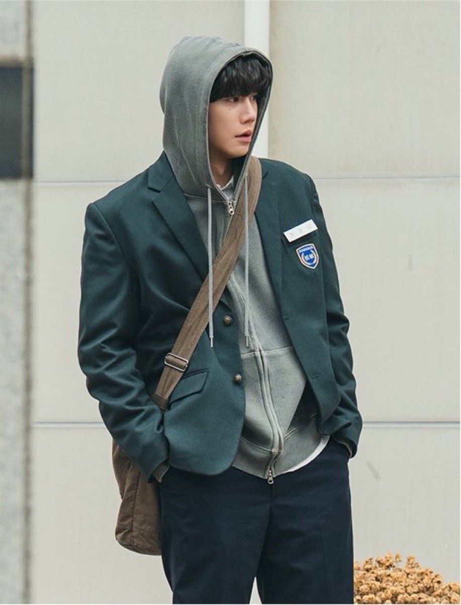 jun0beloved's tweet photo. 휀걸들 이주녕노안발언듣고 다같이 분노한 거 ㄱㅇㄱ

누가이얼굴보고노안이라 생 각 하 냐 거 https://t.co/E5iNISVt4P