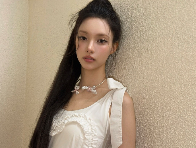 isgvlad2's tweet photo. Just insane how someone can be this beautiful
#ILLIT #YUNAH https://t.co/BpUzf1Aooi