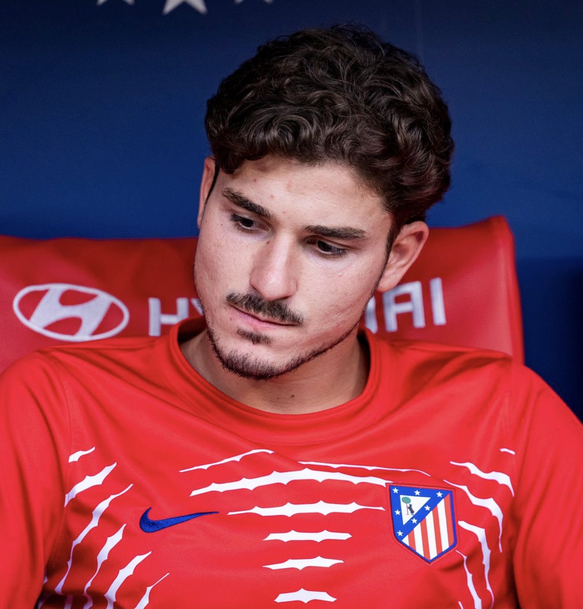 afcstuff's tweet photo. 🚨 @FabrizioRomano: “If at some point in the next seven days Julian Alvarez tells his agent, ‘Okay, I want to consider Arsenal’, my understanding is that Arsenal would be prepared to try to reach an agreement with Atletico Madrid. Arsenal would be very ready to sit at the table.” 🤔🇦🇷