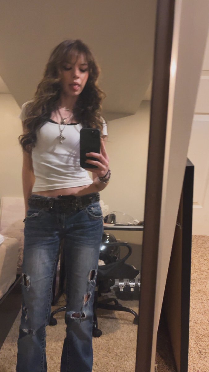 cherrywillow40's tweet photo. First date idea you do anything for me for the rest of your life. https://t.co/YTR6EMfhH2