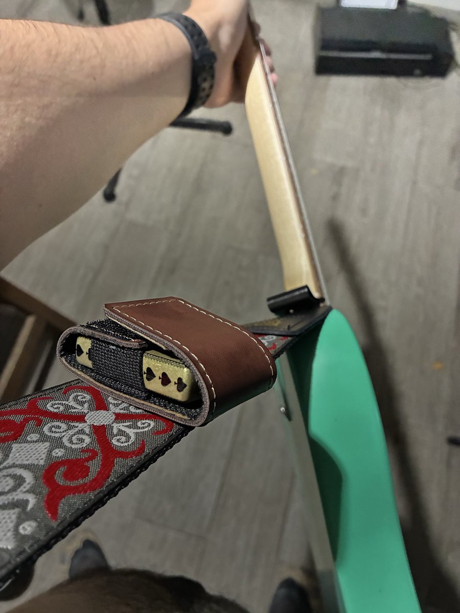 jorgitoxoxo's tweet photo. #Telecaster https://t.co/2eV17H9789