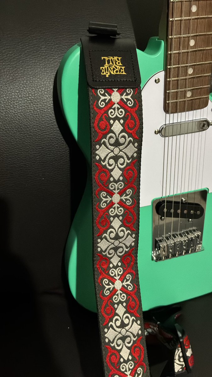 jorgitoxoxo's tweet photo. #Telecaster https://t.co/2eV17H9789