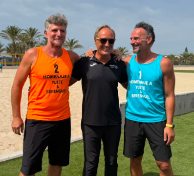 VoleiEspanol's tweet photo. Almería homenajea a las leyendas del vóley playa Manolo Berenguel y Javi Yuste, en el Arena Center El Toyo

El concejal del Área de Deporte, Antonio Casimiro, ha entregado una placa a cada uno por su trayectoria y por su contribución al desarrollo del vóley-playa

Felicidades!! https://t.co/21upU47AsU
