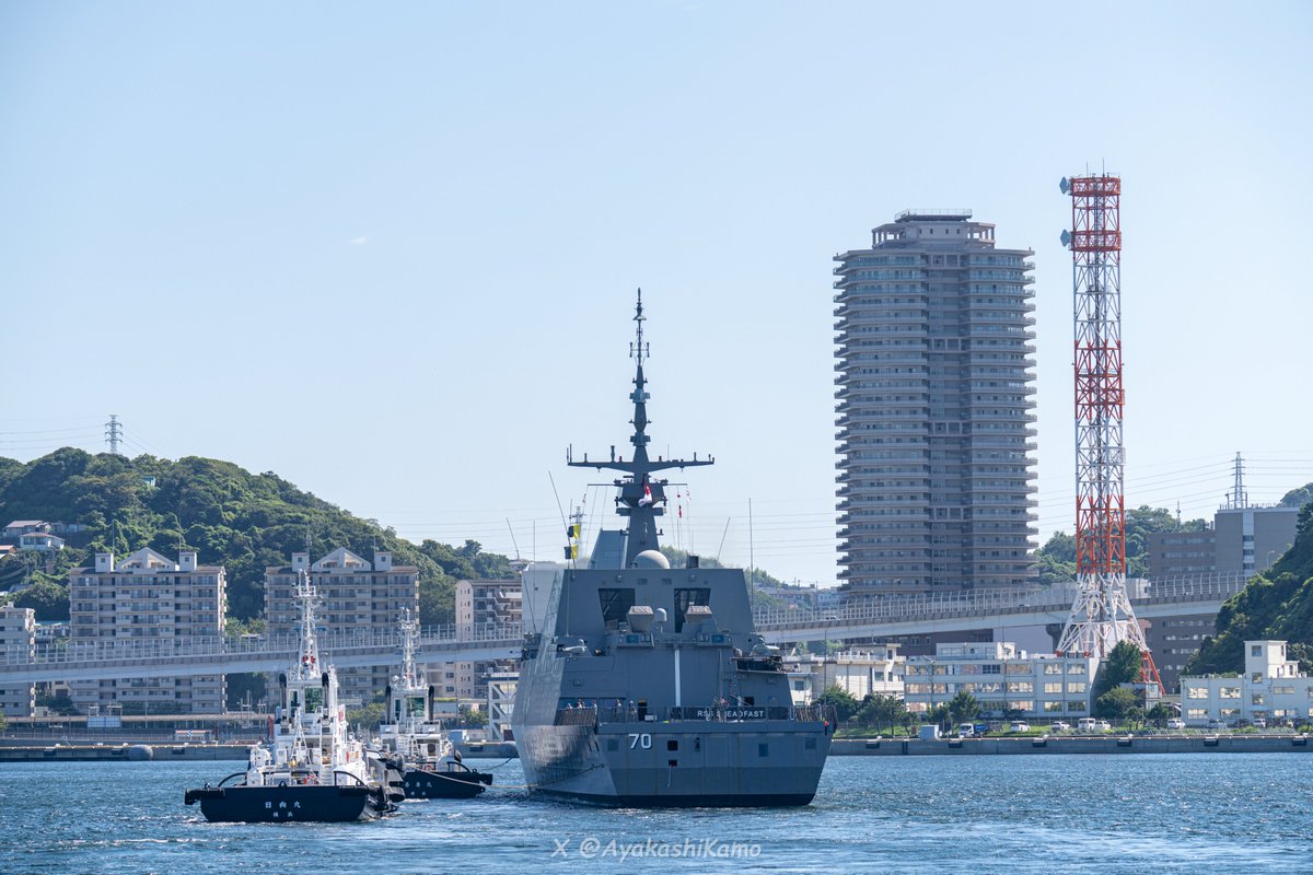 AyakashiKamo's tweet photo. シンガポール海軍のフリゲート
「ステッドファスト」が横須賀へ入港しました！⚓️

YOKOSUKA軍港めぐり14時便より撮影

#SingaporeNavy
🇸🇬【#ステッドファスト (RSS Steadfast, 70)】2026/08/25📸 https://t.co/W2xjyyumXo