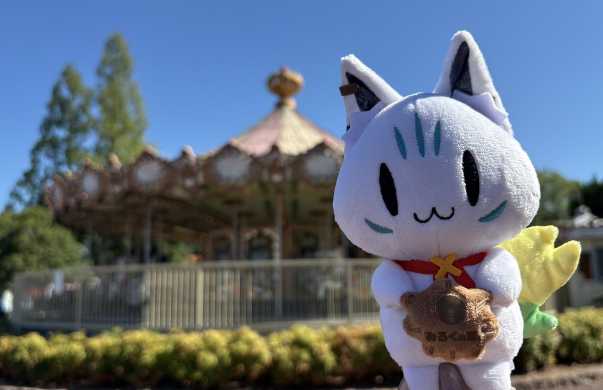 mirokunosato's tweet photo. ━━━━🌽追 加 情 報🎠━━━━

広島すこん部ぬいをお披露目🍁

もみじ饅頭を持っててかわいい🫶
よく見るとみろくの里のロゴが...!!

そしてスカーフが赤い色になってる...✨
ぜひGETしてください❤️

追加情報はまだまだ更新予定♪
お楽しみに🏰

#フブキングダムの里 https://t.co/oWKdSqZrF3