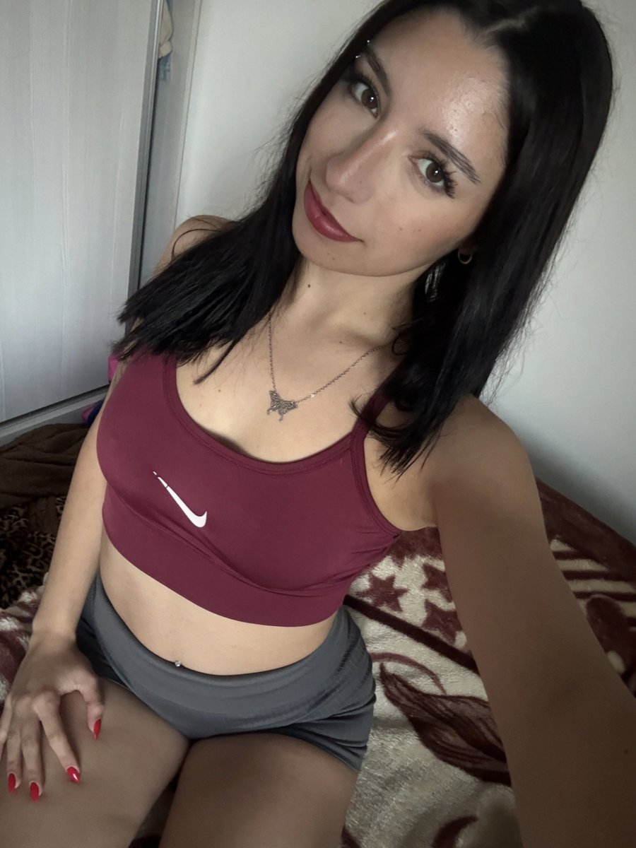 bellemoonn69's tweet photo. actually giggling for no reason rn 💀 https://t.co/r9dcjQPT26