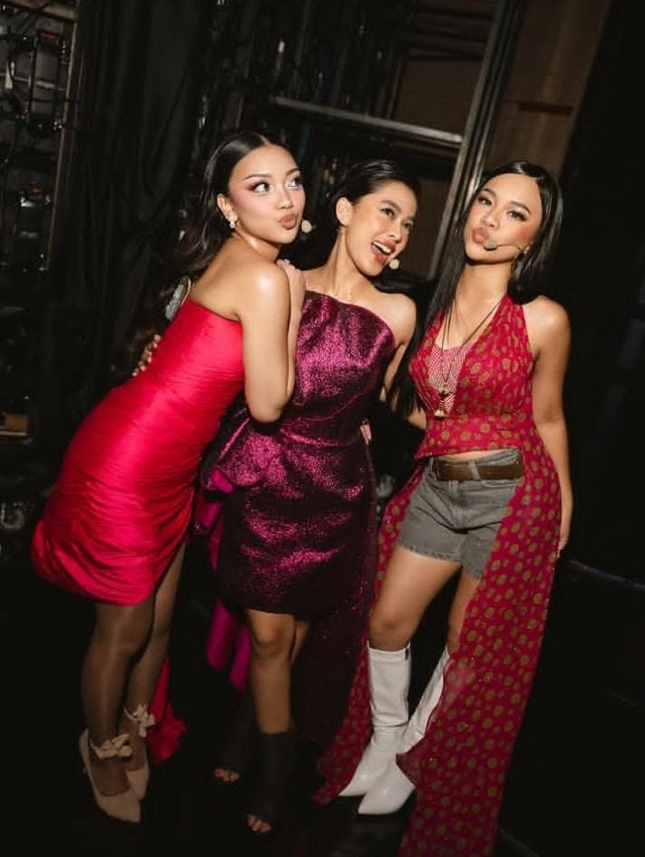 juliee_im's tweet photo. Pure INDONESIA 🔥🔥🔥 https://t.co/TXZM8CeGk2
