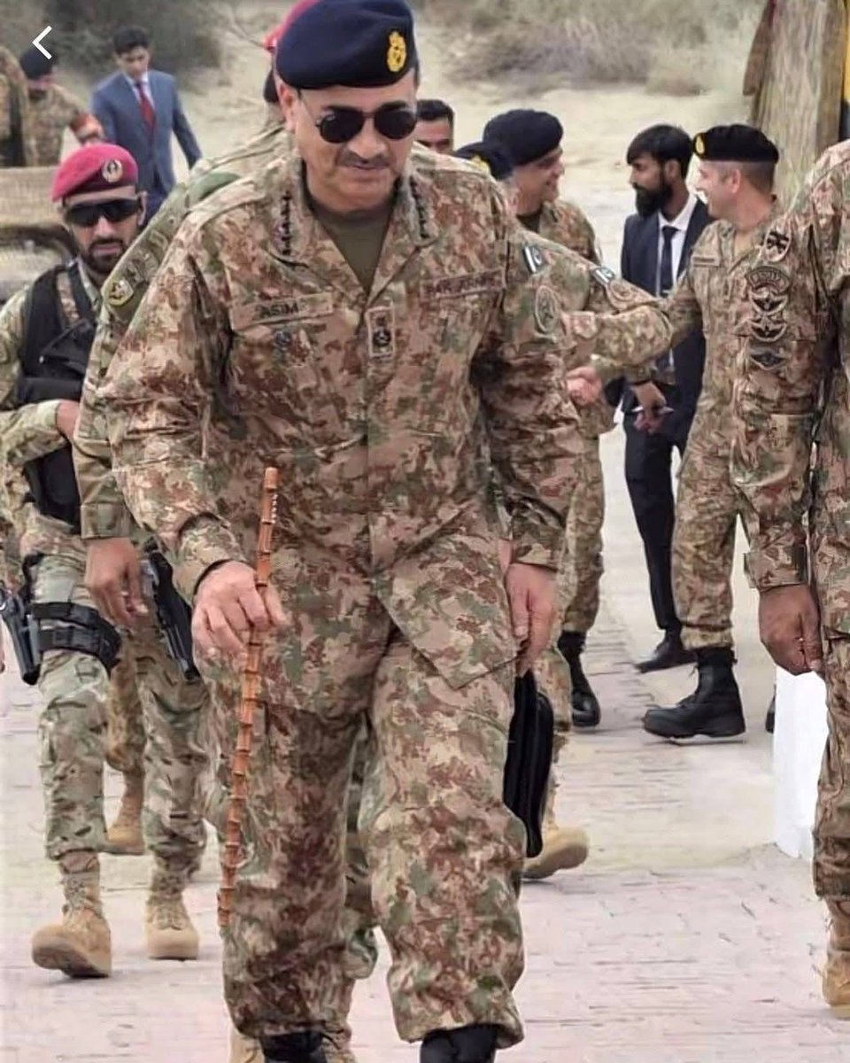 MuhammaddNawaz's tweet photo. آج آپ کی ماں، بہنیں، گھر کی چار دیواری، عزت اور آبرو محفوظ ہیں تو وہ اس مردِ مجاہد کی وجہ سے ہے۔
نہیں تو شام کا حال دیکھ لیں، لیبیا کا دیکھ لیں، فلسطین کا دیکھ لیں۔ https://t.co/th8QpHFh4q