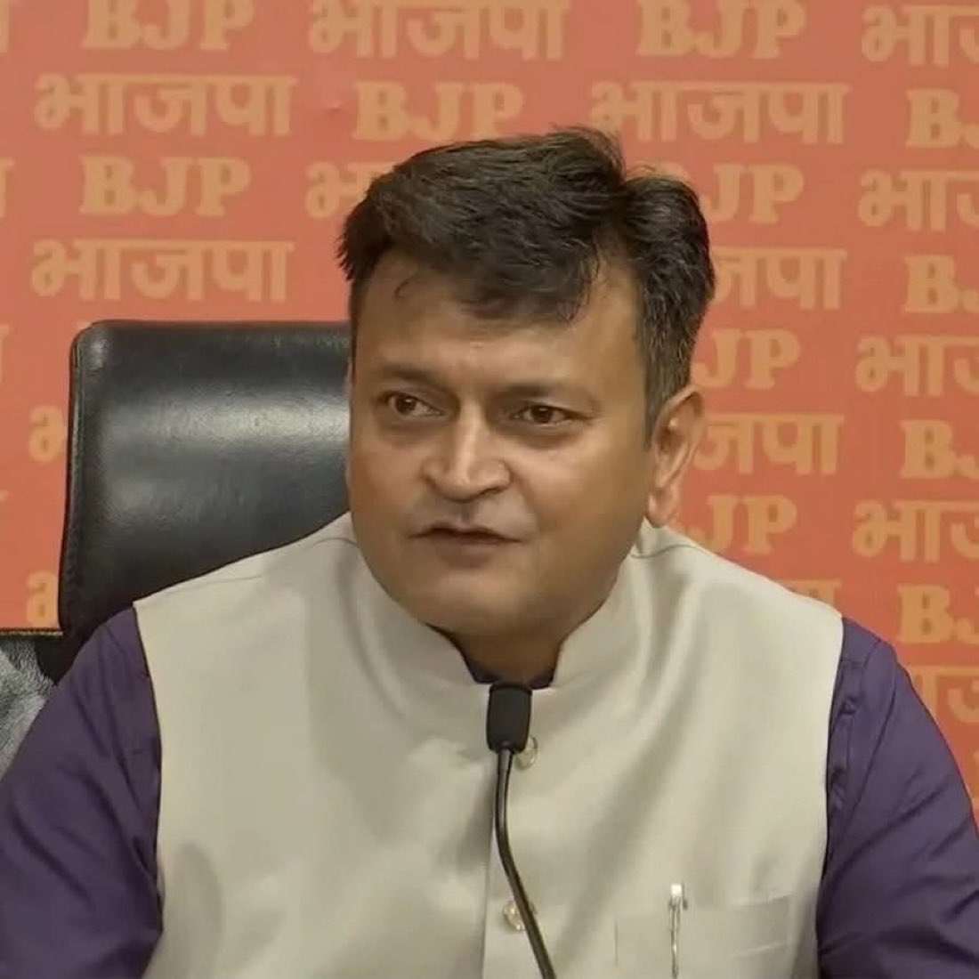 JaipurDialogues's tweet photo. If BJPs stand on General Category is what Ajay Alok was saying!

फिर तो इनका भगवान ही मालिक है https://t.co/AFQb3TOrUe