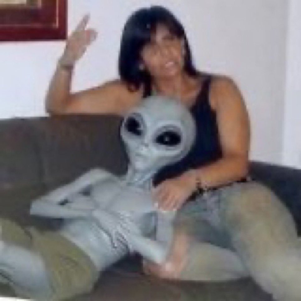 tsmidnightts's tweet photo. @saguisilenciada "Se tornou tudo o que zoava" e é só uma mulher feliz com o nascimento da primeira filha e dançando provavelmente para ajudar na dilatação e distrair a cabeça das dores do parto. Vocês são insuportáveis https://t.co/qzpfkMBQLf