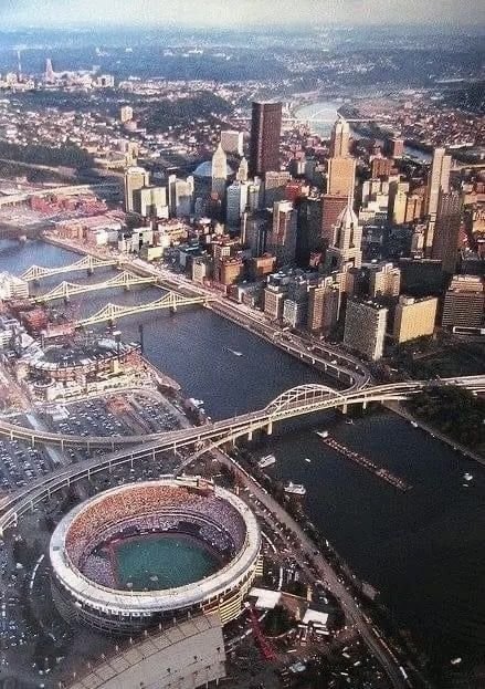 hikingtheglobe0's tweet photo. Identify this city? https://t.co/wdTqSoPtLx