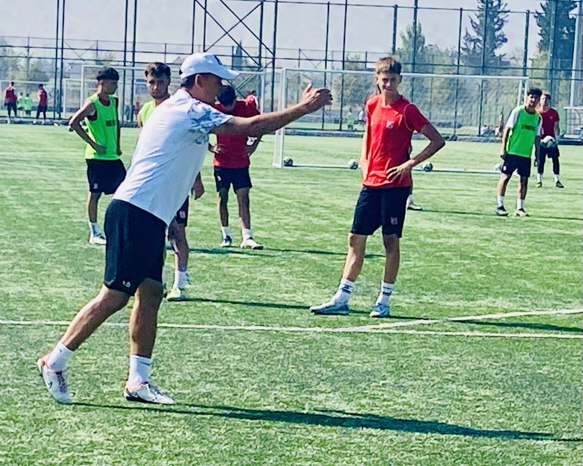 BalkesAkademi's tweet photo. Balıkesirspor’umuzun U17 takımı teknik sorumlu Zafer Özkanay idaresinde 08:30’da başlayan antrenman ile hazırlıklarını sürdürdü. https://t.co/U8QnBDb1CT