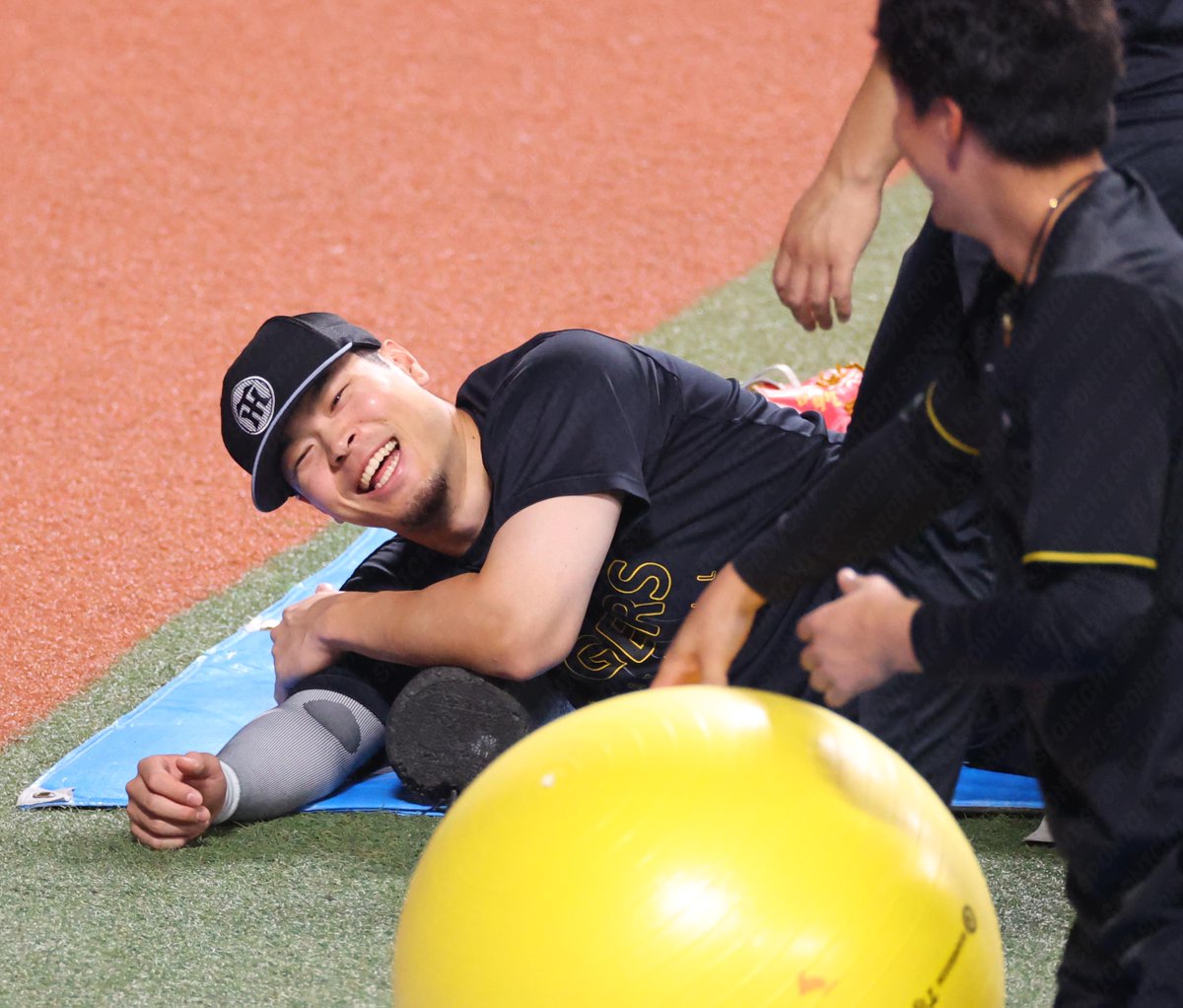 Sponichi_Tphoto's tweet photo. いい笑顔の　#佐藤輝明　選手 https://t.co/bhEAa64CMw